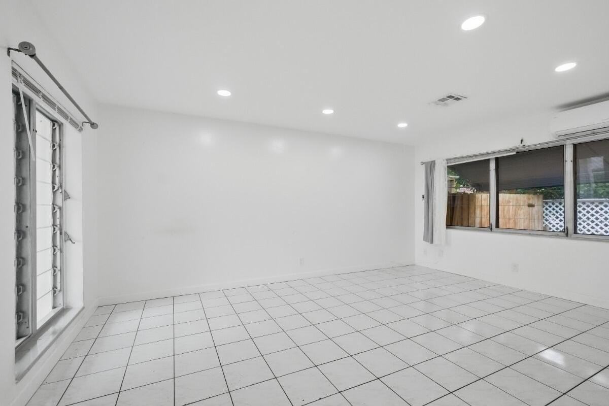 1201 N Victoria Park Rd #1203 - Photo 2 of 16