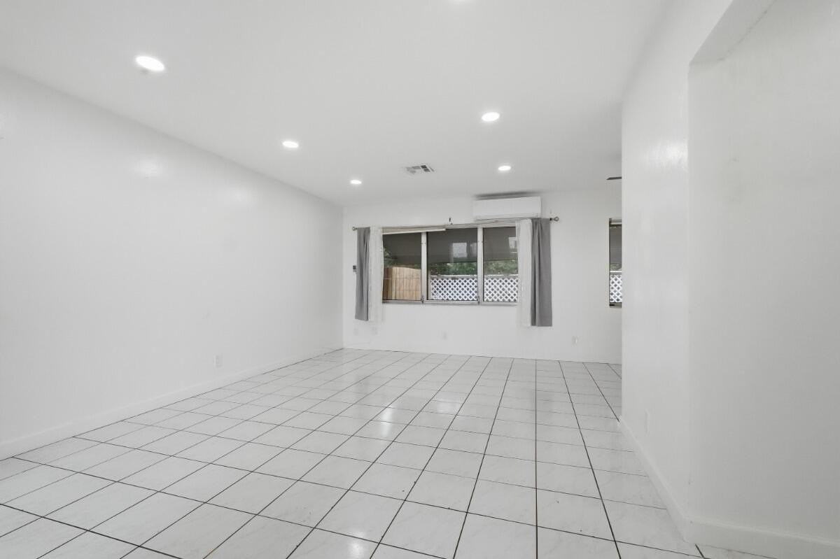 1201 N Victoria Park Rd #1203 - Photo 3 of 16