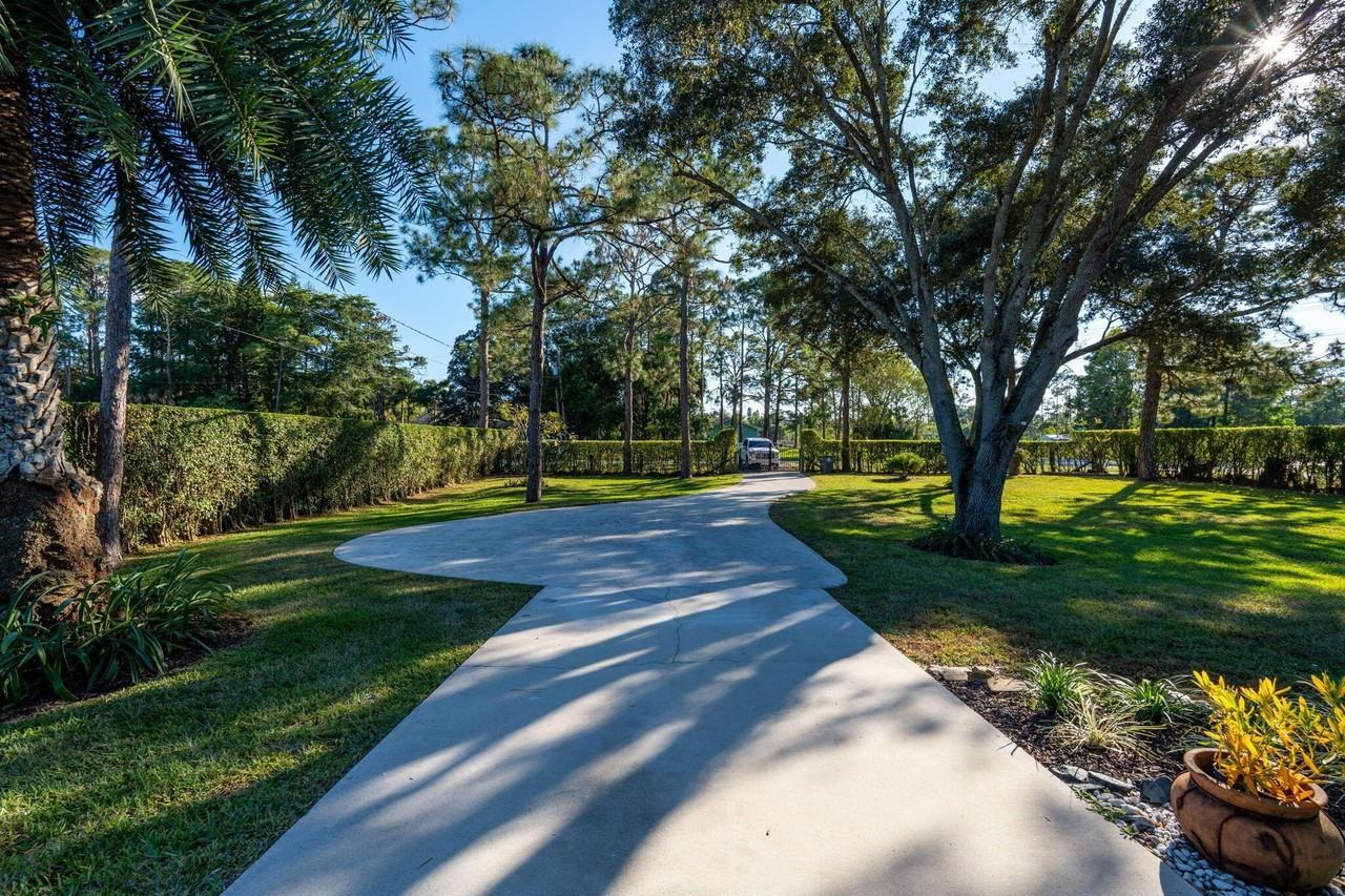 11989 Persimmon Blvd - Photo 3 of 50