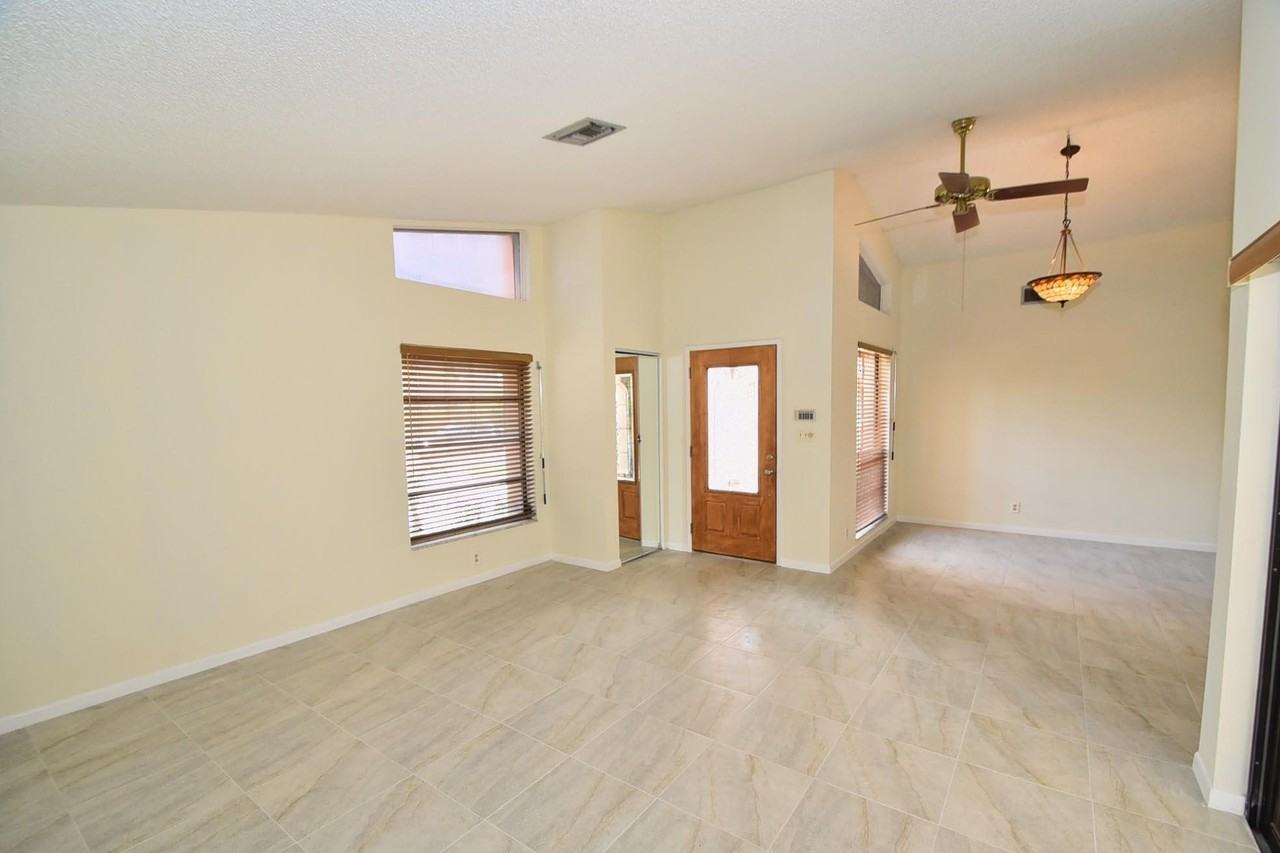 21518 Summertrace Cir - Photo 2 of 26