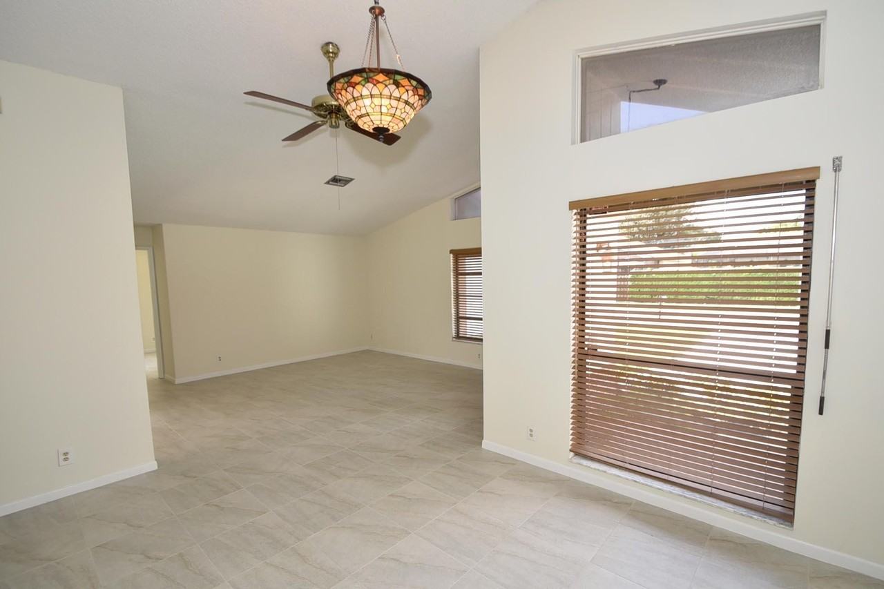 21518 Summertrace Cir - Photo 3 of 26