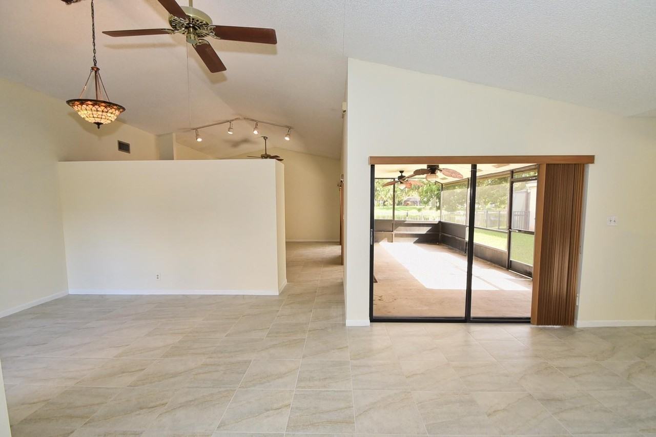 21518 Summertrace Cir - Photo 4 of 26