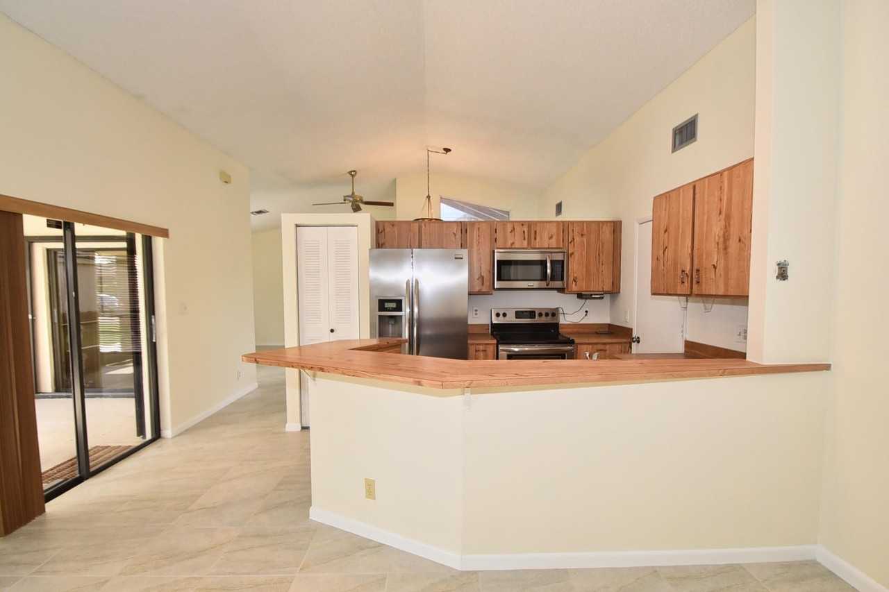 21518 Summertrace Cir - Photo 7 of 26