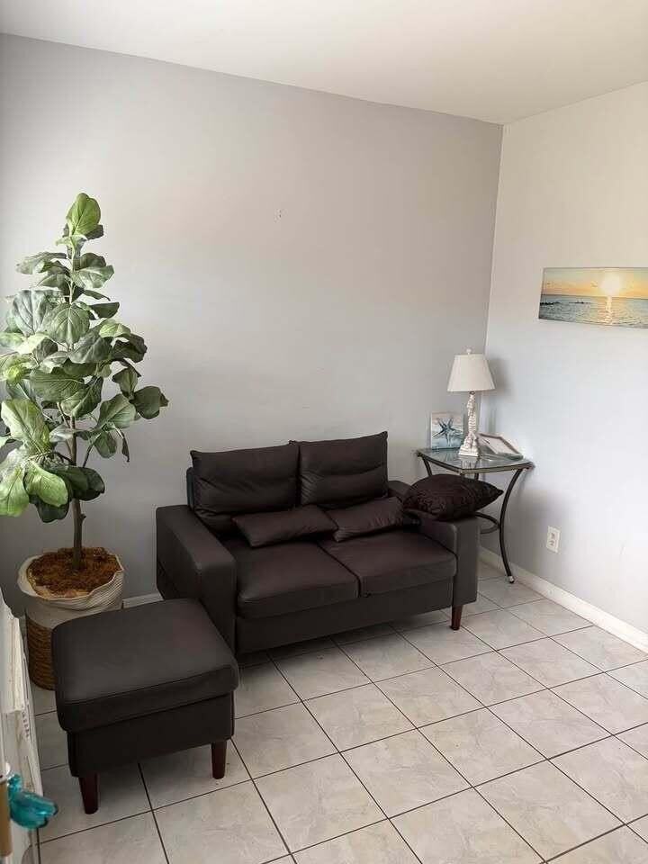 2213 Lincoln St #6 - Photo 4 of 12
