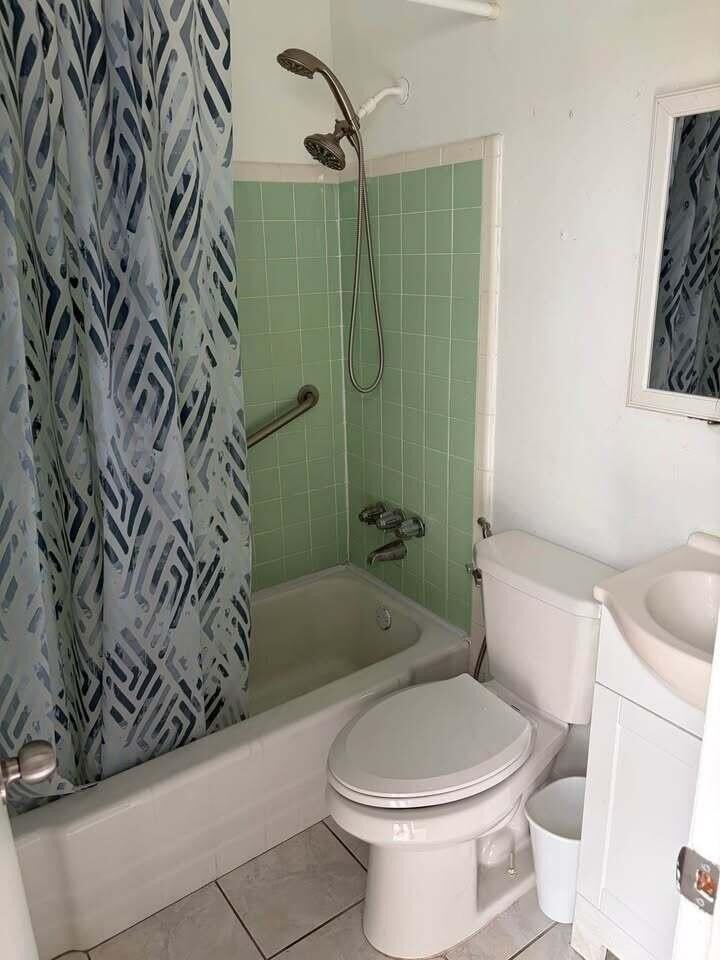 2213 Lincoln St #6 - Photo 5 of 12