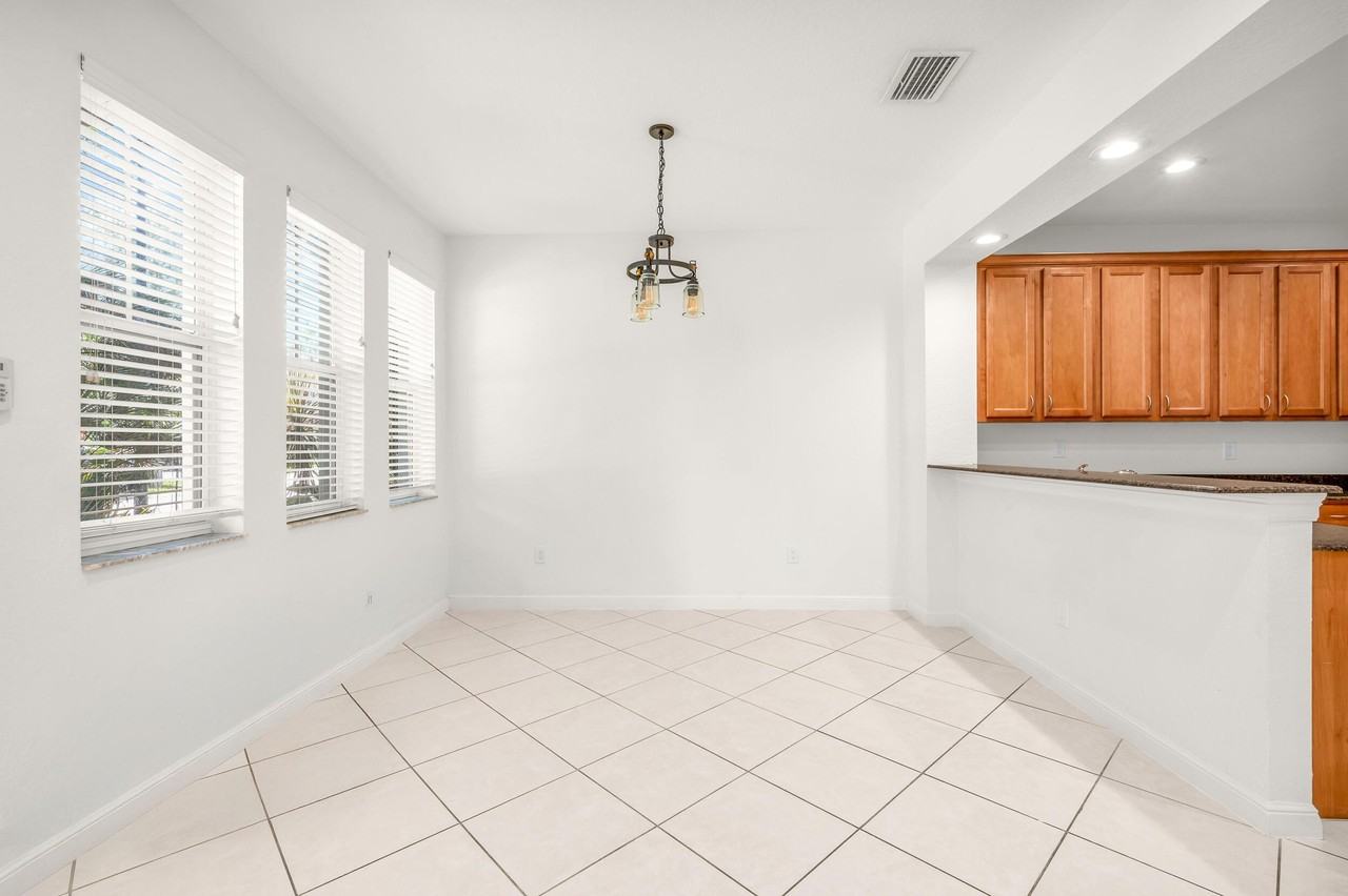 650 Pacific Grove Dr #5 - Photo 3 of 35