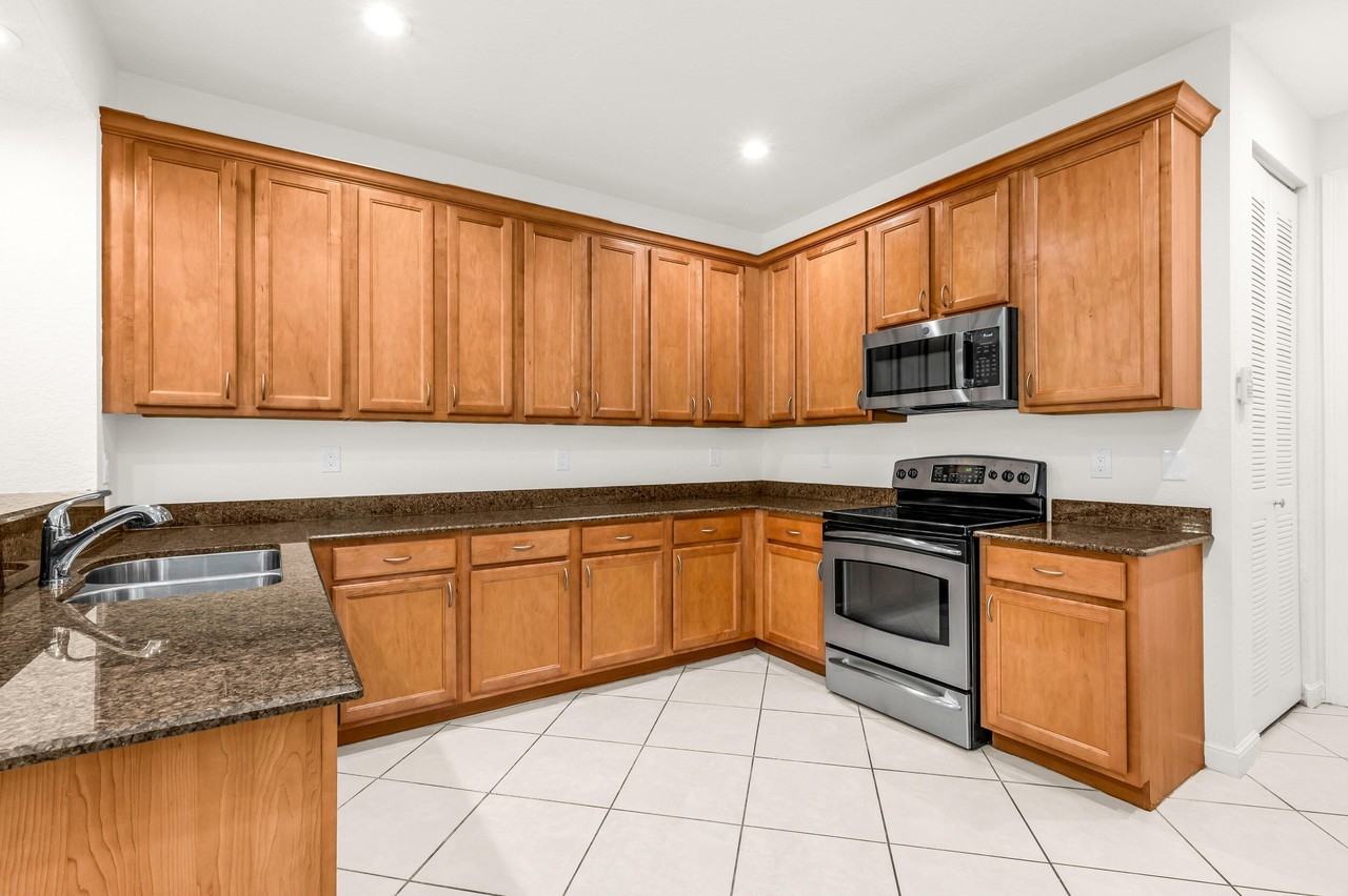 650 Pacific Grove Dr #5 - Photo 4 of 35
