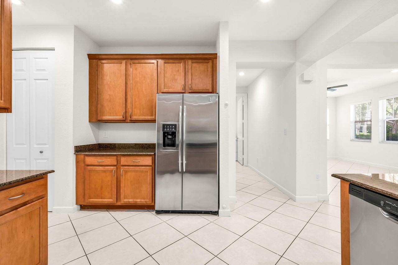 650 Pacific Grove Dr #5 - Photo 5 of 35