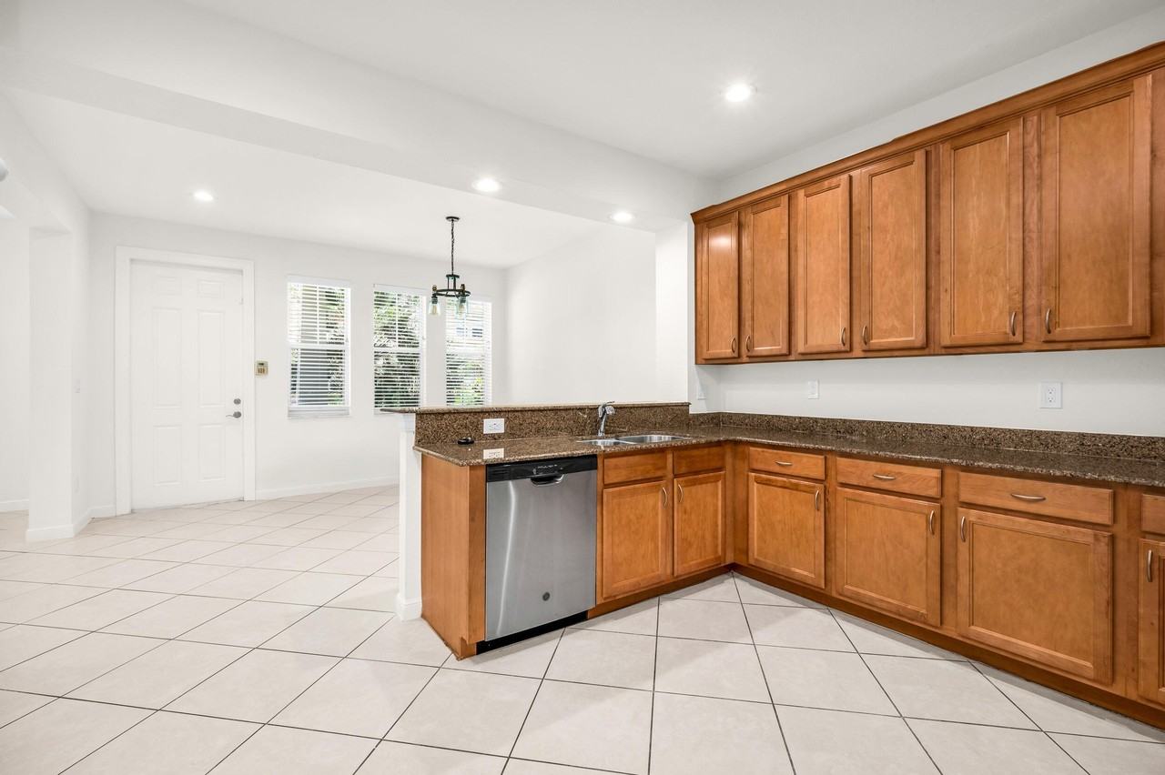650 Pacific Grove Dr #5 - Photo 6 of 35