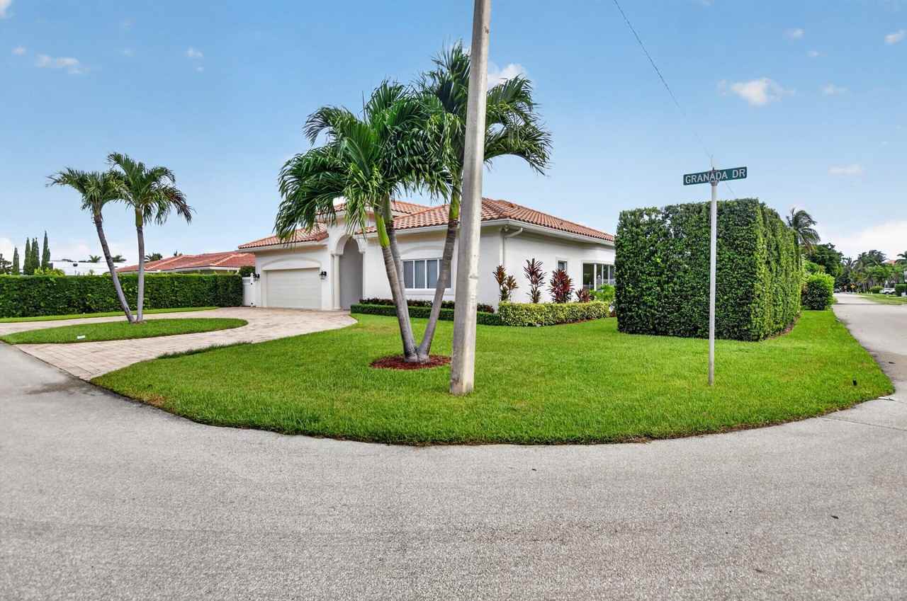 899 Granada Dr - Photo 2 of 38
