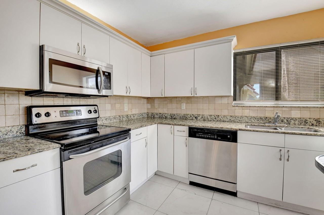 5715 Fairway Park Dr #201 - Photo 5 of 37