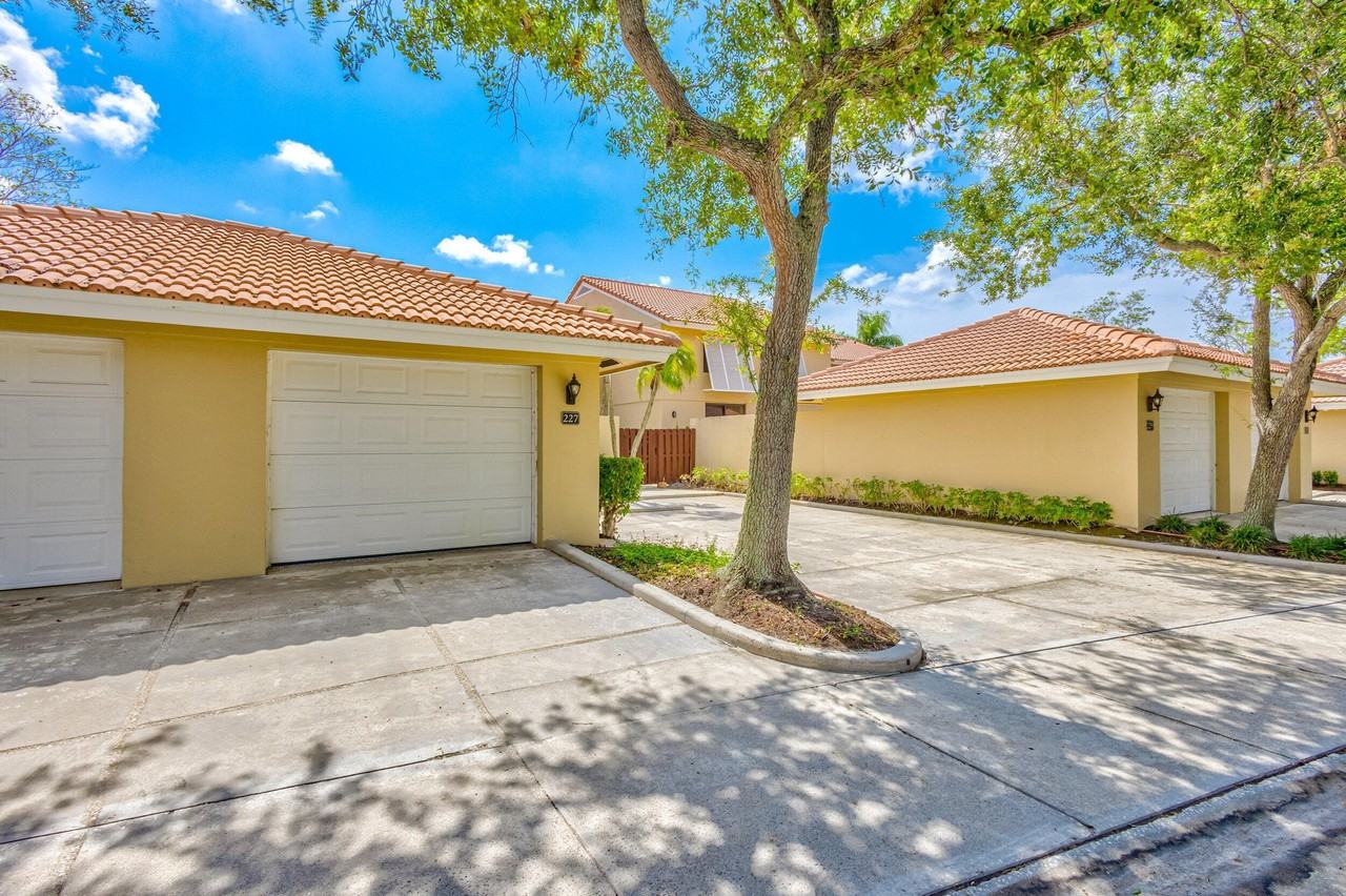227 Old Meadow Way - Photo 3 of 50