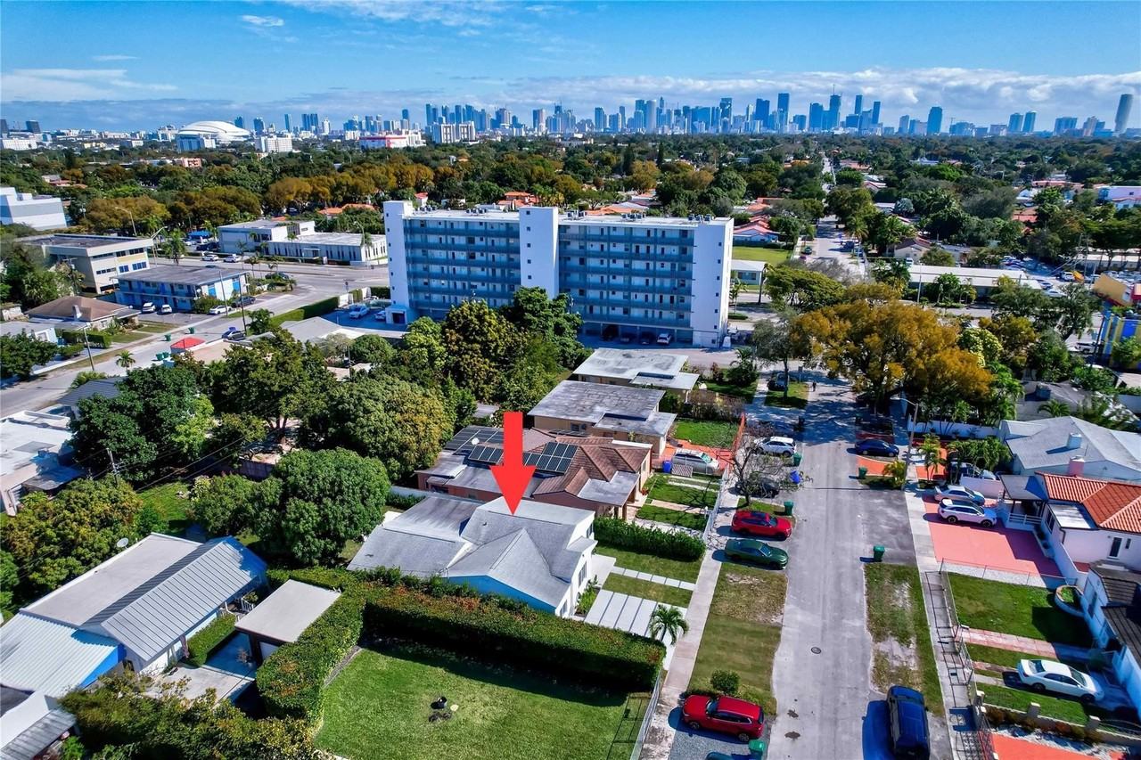 2733 Sw 15th St - Photo 4 of 27