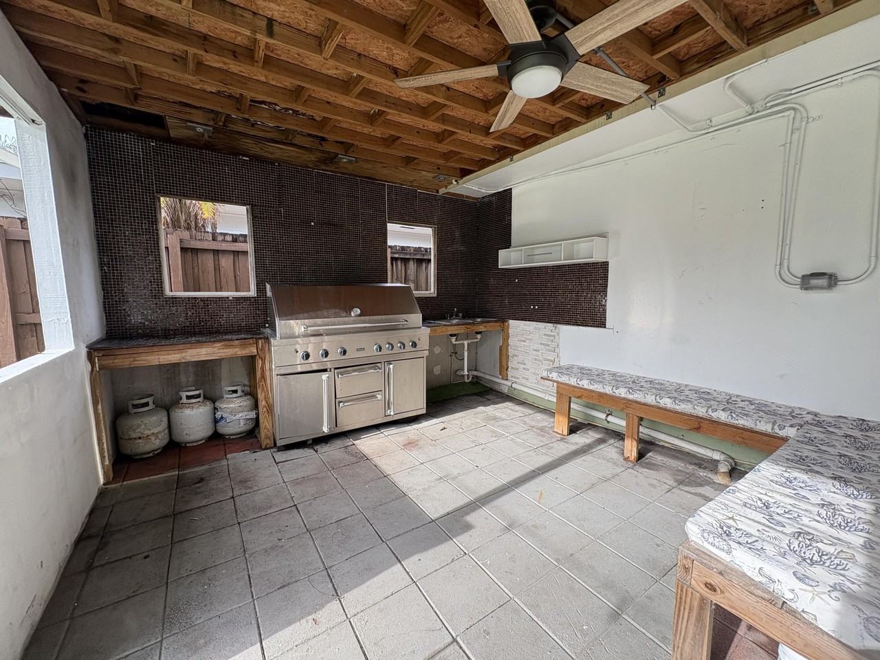 1032 Ne 16th Ter - Photo 6 of 42