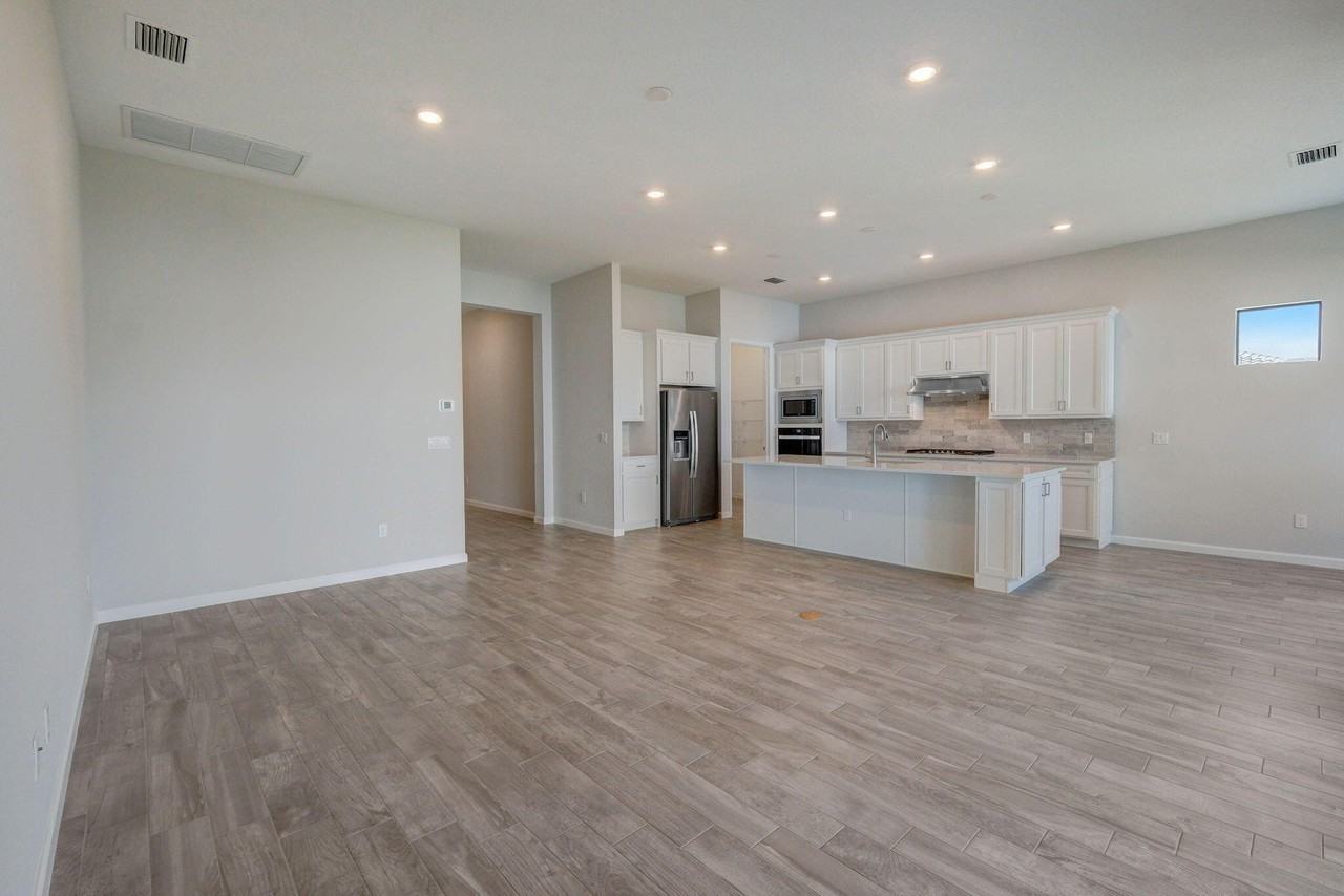 837 Se Courances Dr - Photo 6 of 37