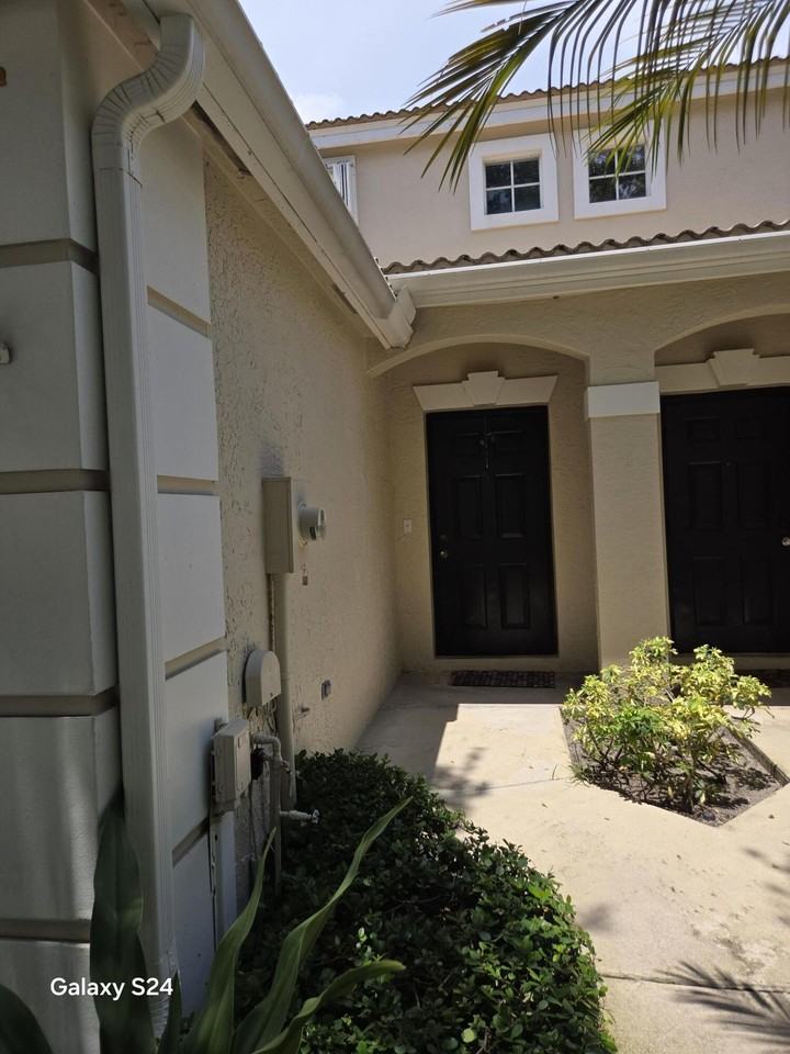 4675 Palmbrooke Cir - Photo 2 of 22