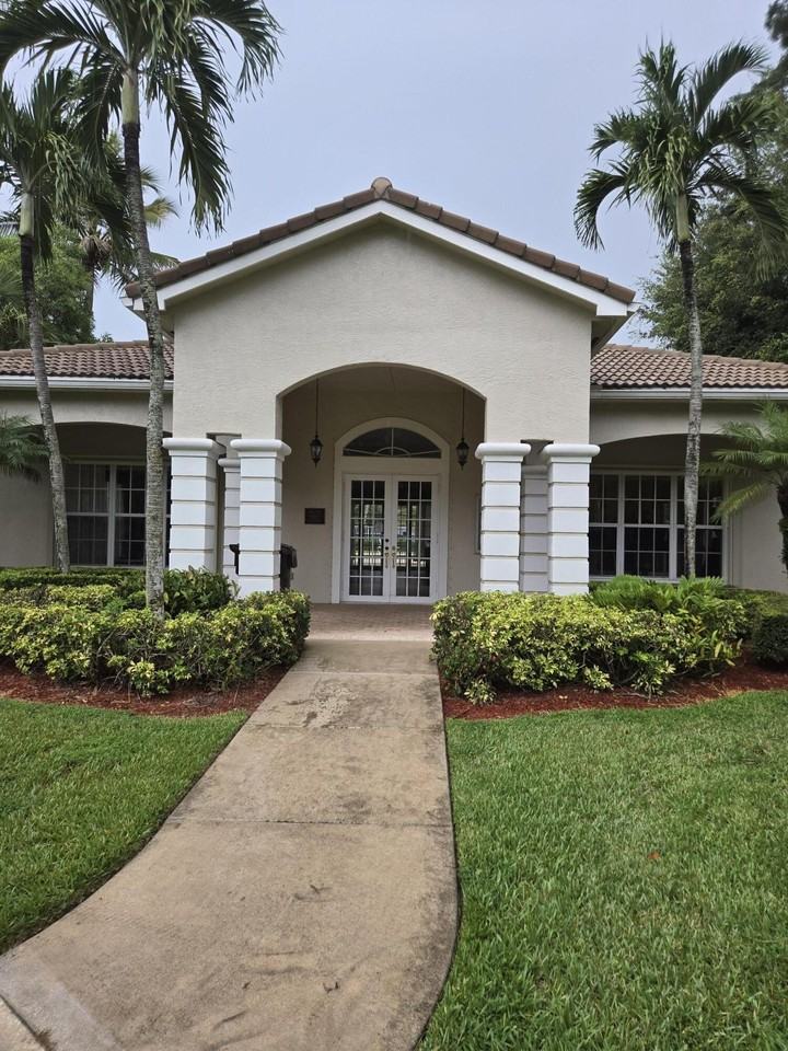 4675 Palmbrooke Cir - Photo 4 of 22