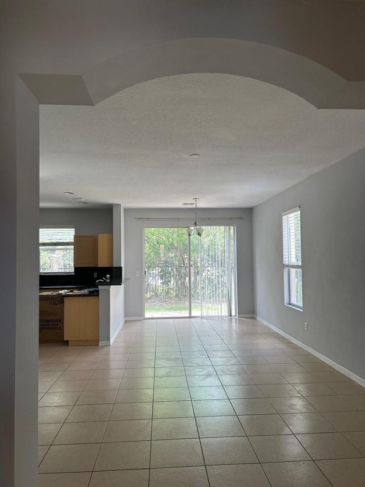 1412 Seminole Palms Dr - Photo 3 of 24