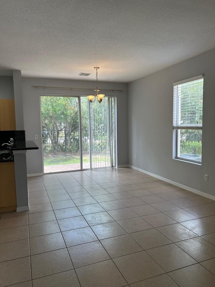 1412 Seminole Palms Dr - Photo 4 of 24