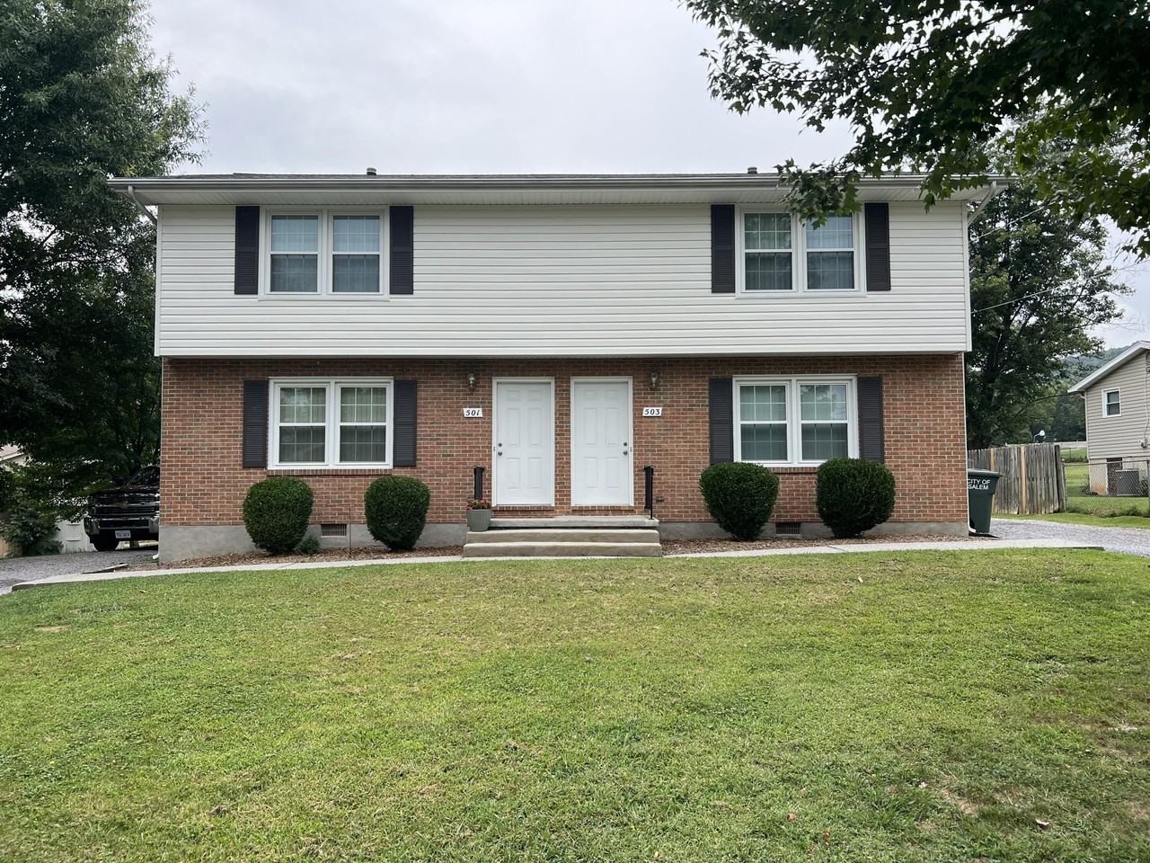501 Poplar Ave - Photo 2 of 10
