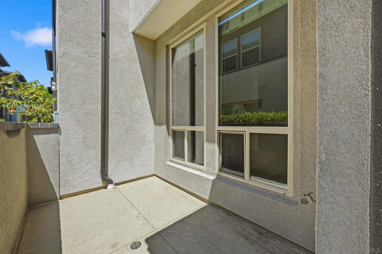 2440 Aperture Cir - Photo 2 of 31