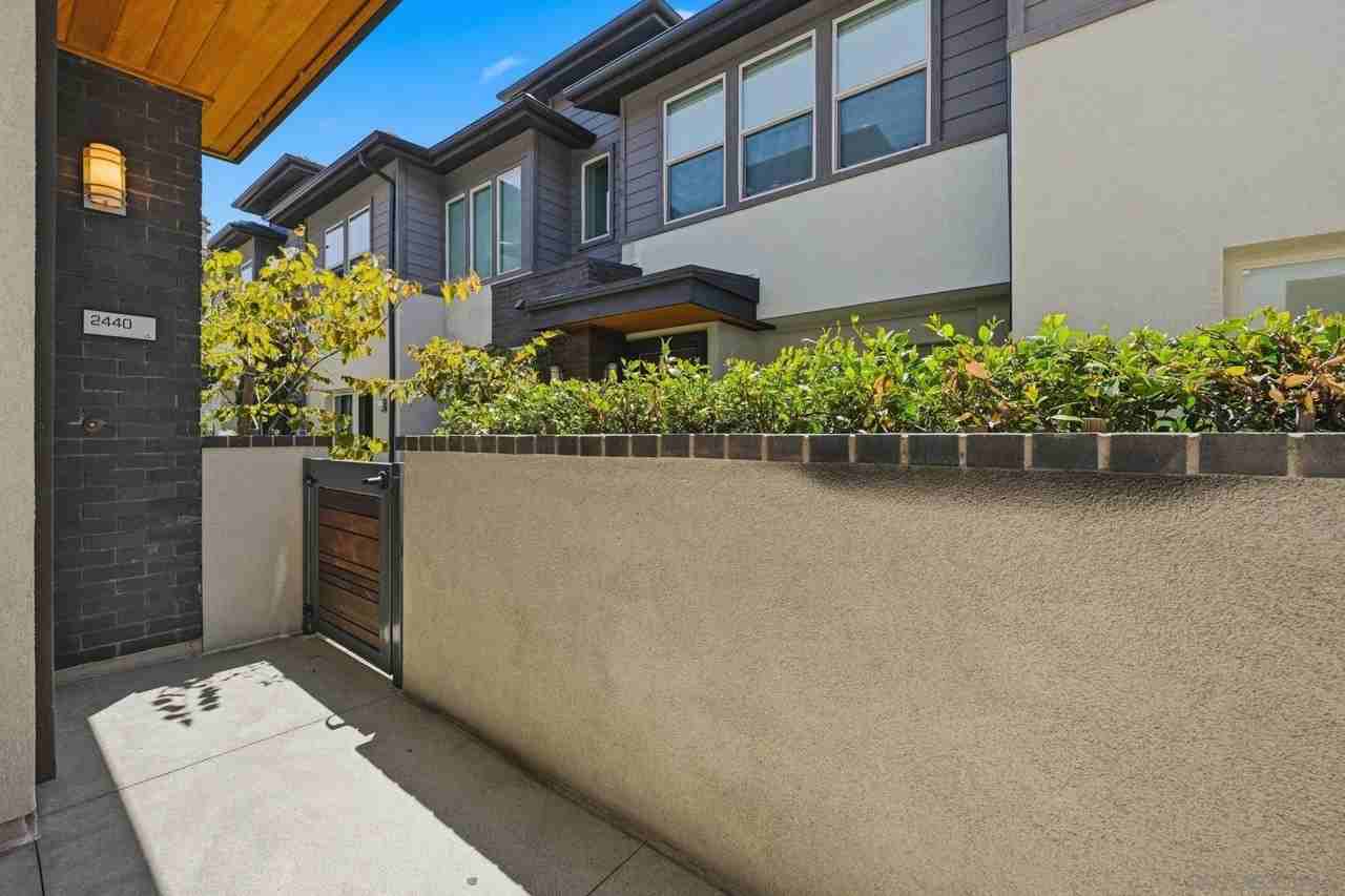 2440 Aperture Cir - Photo 3 of 31