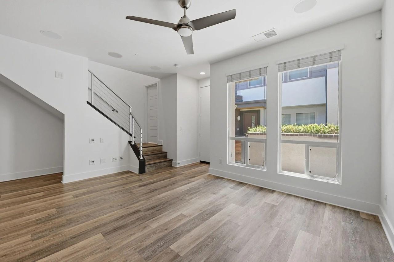 2440 Aperture Cir - Photo 4 of 31