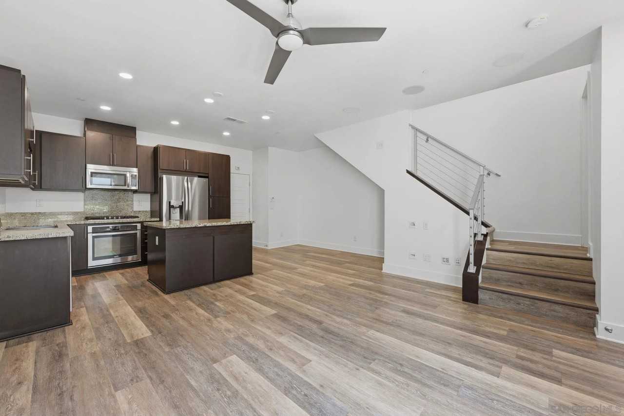 2440 Aperture Cir - Photo 5 of 31