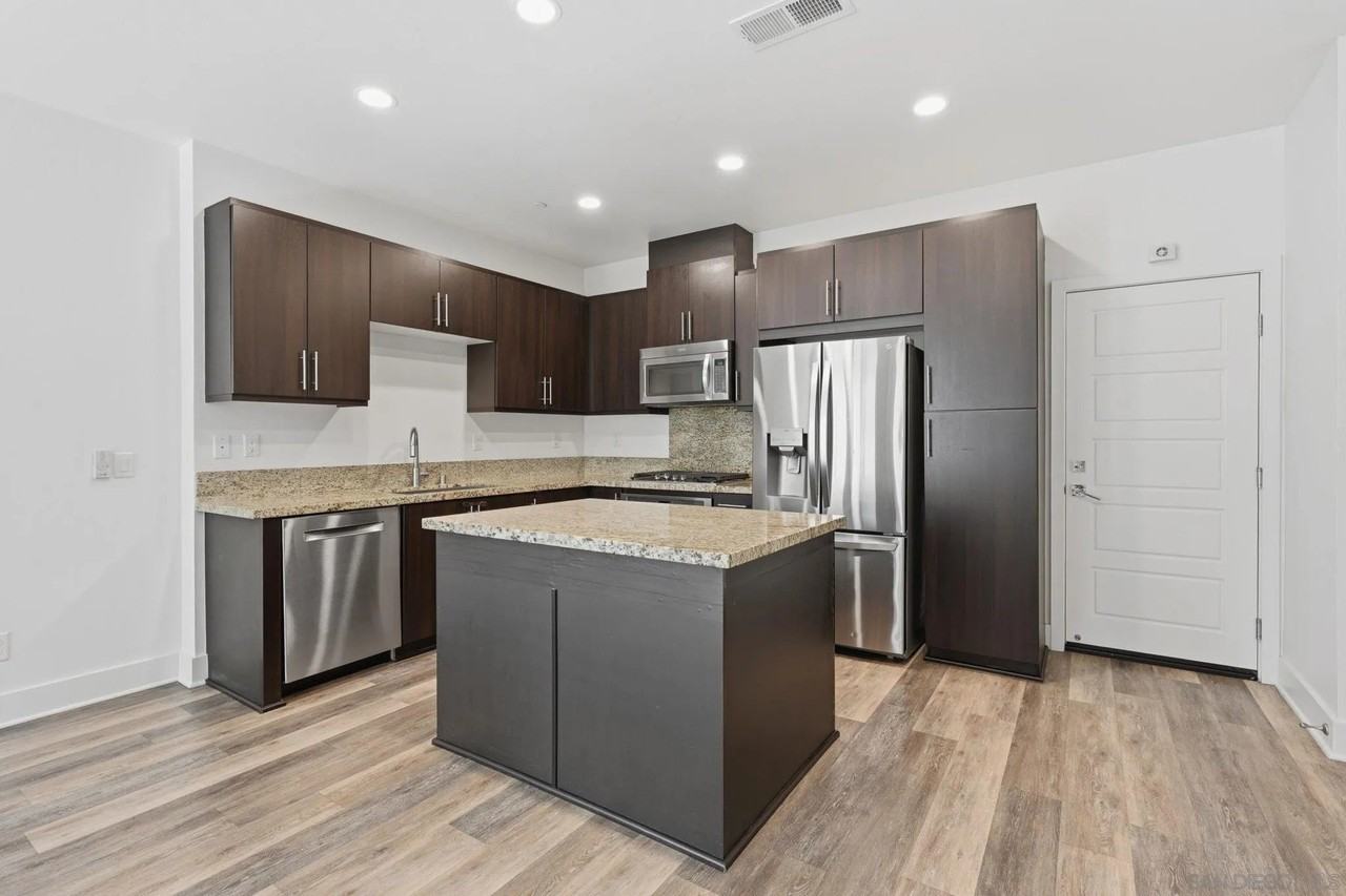 2440 Aperture Cir - Photo 7 of 31