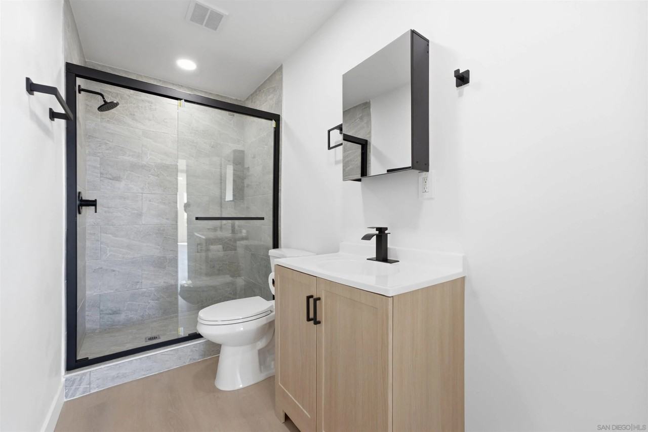 2844 State St - Photo 6 of 18