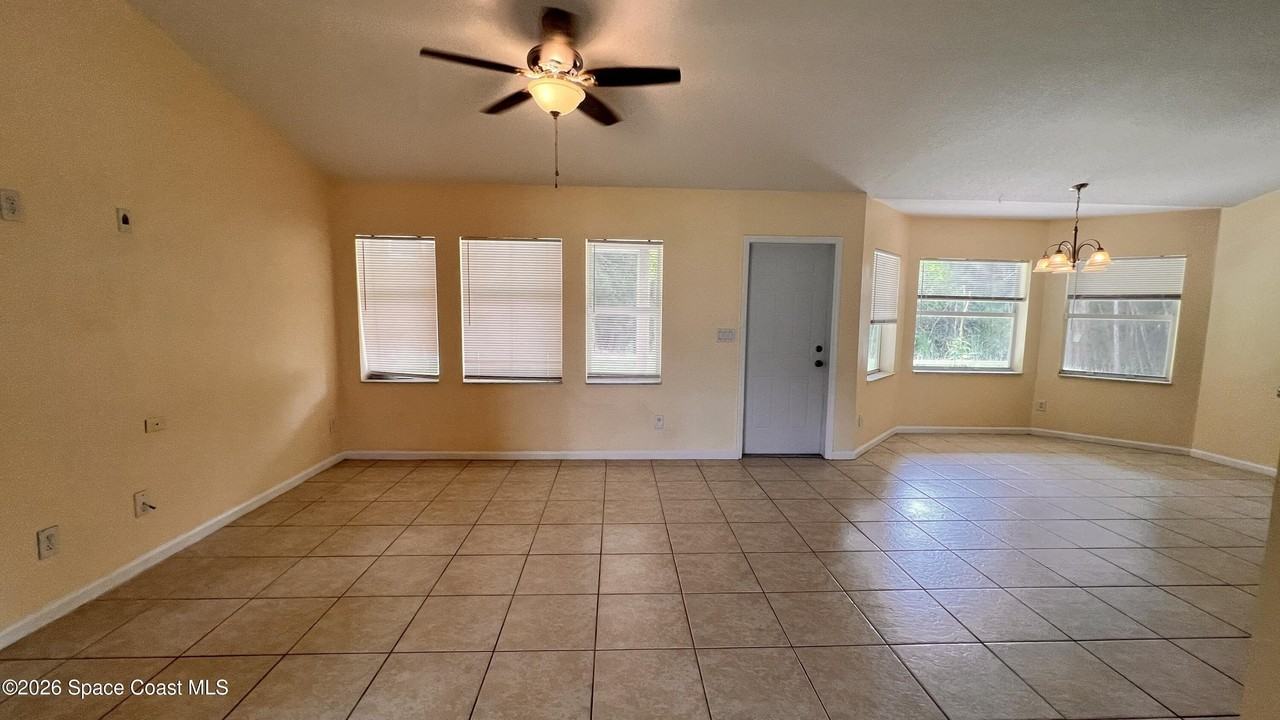 2681 Madden Ave Sw - Photo 4 of 17