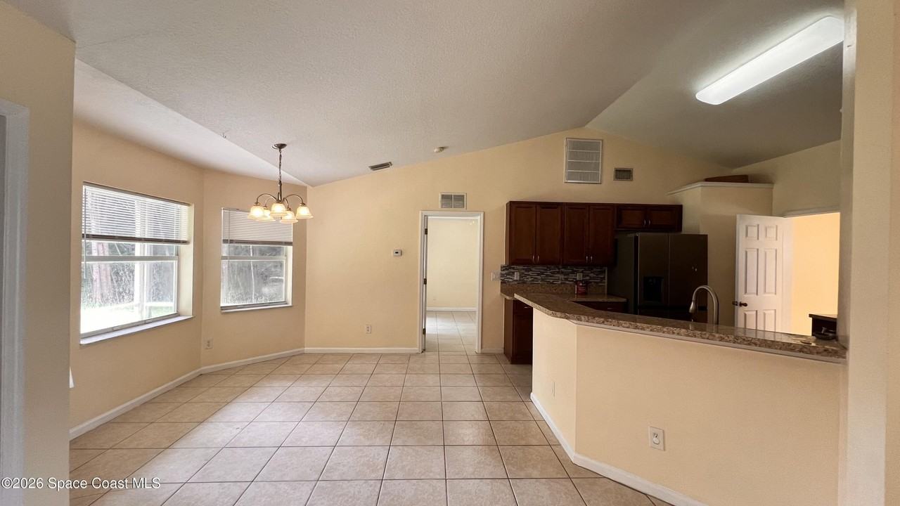 2681 Madden Ave Sw - Photo 5 of 17