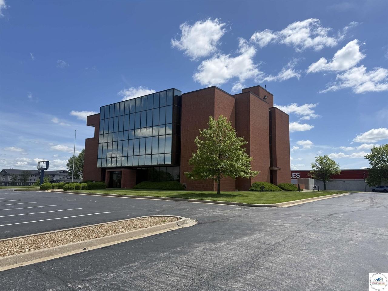 3615 W Broadway Blvd - Photo 3 of 17