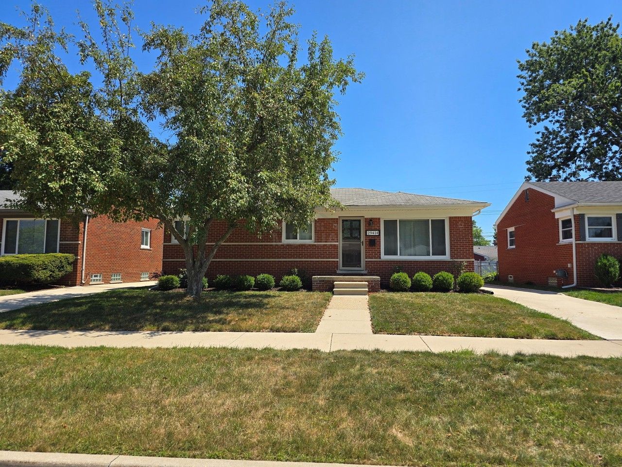 29414 Sherry Ave - Photo 2 of 8