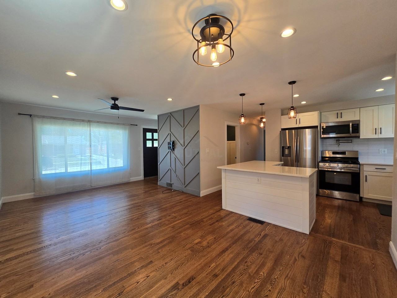 29414 Sherry Ave - Photo 4 of 8