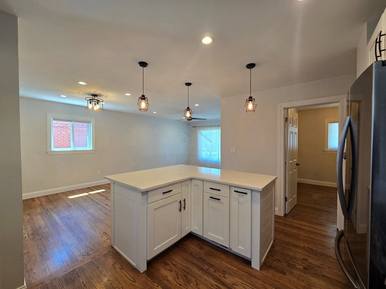 29414 Sherry Ave - Photo 7 of 8