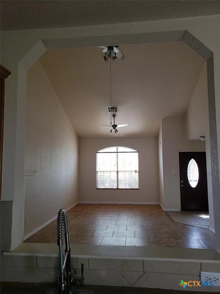 3403 Bull Run Dr - Photo 4 of 11