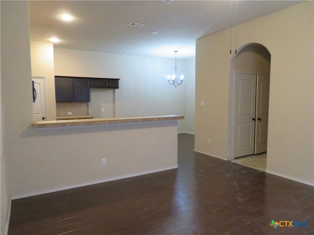 554 Creekside Cir - Photo 2 of 20