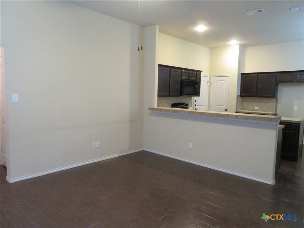 554 Creekside Cir - Photo 3 of 20