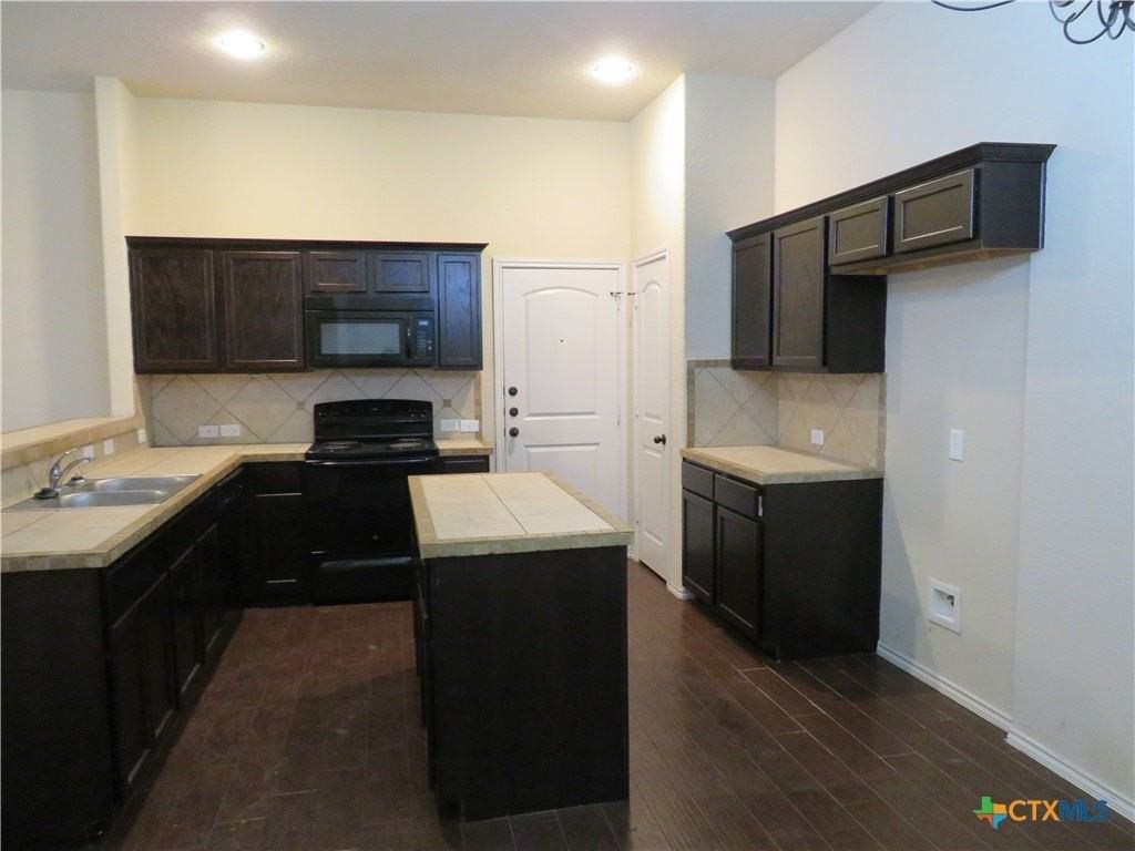 554 Creekside Cir - Photo 4 of 20
