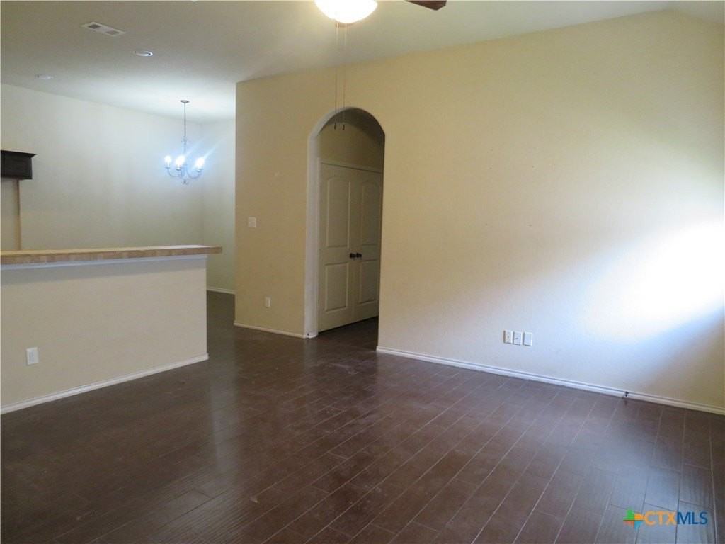554 Creekside Cir - Photo 7 of 20