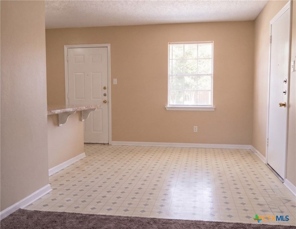 705 Traci Dr - Photo 3 of 8
