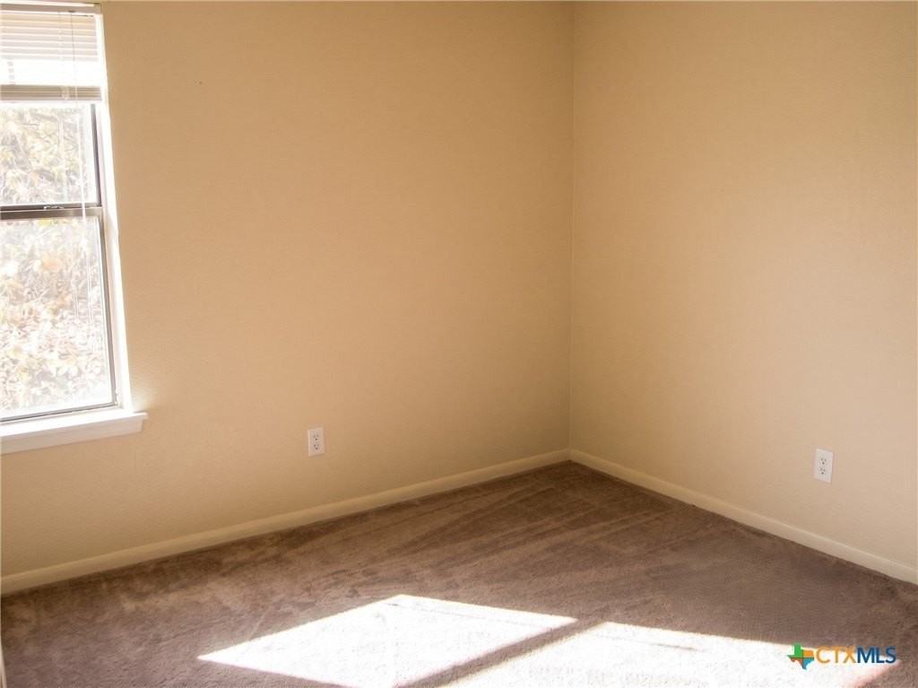 705 Traci Dr - Photo 6 of 8