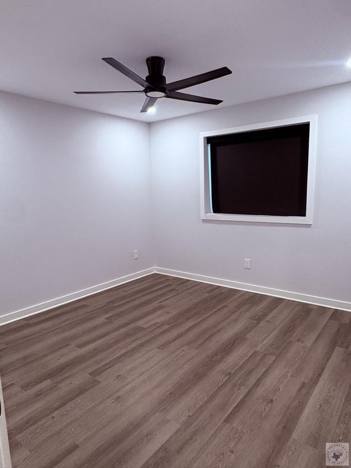411 Redwater Rd - Photo 7 of 11