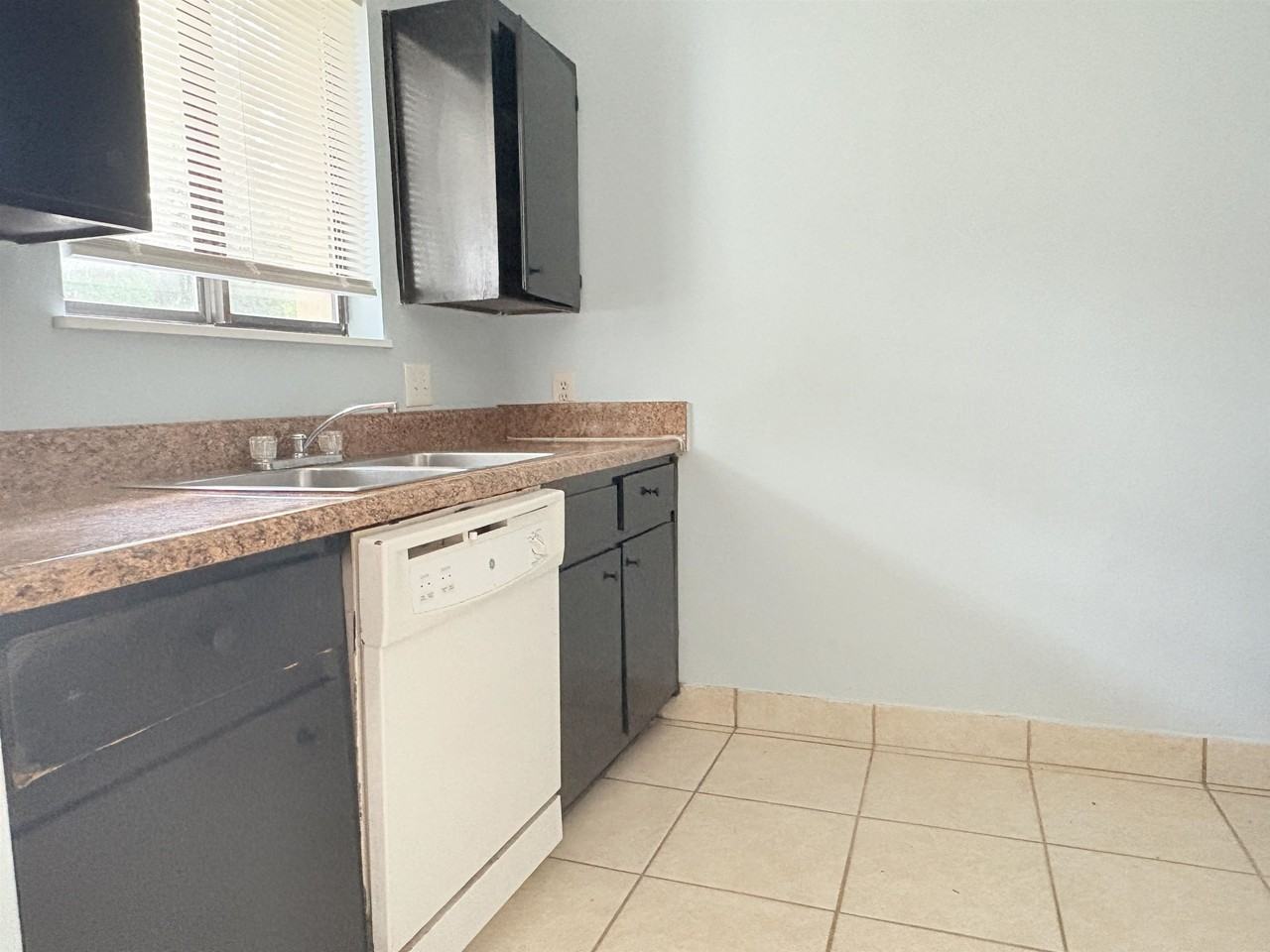 1007 Sutor Rd #A - Photo 4 of 13