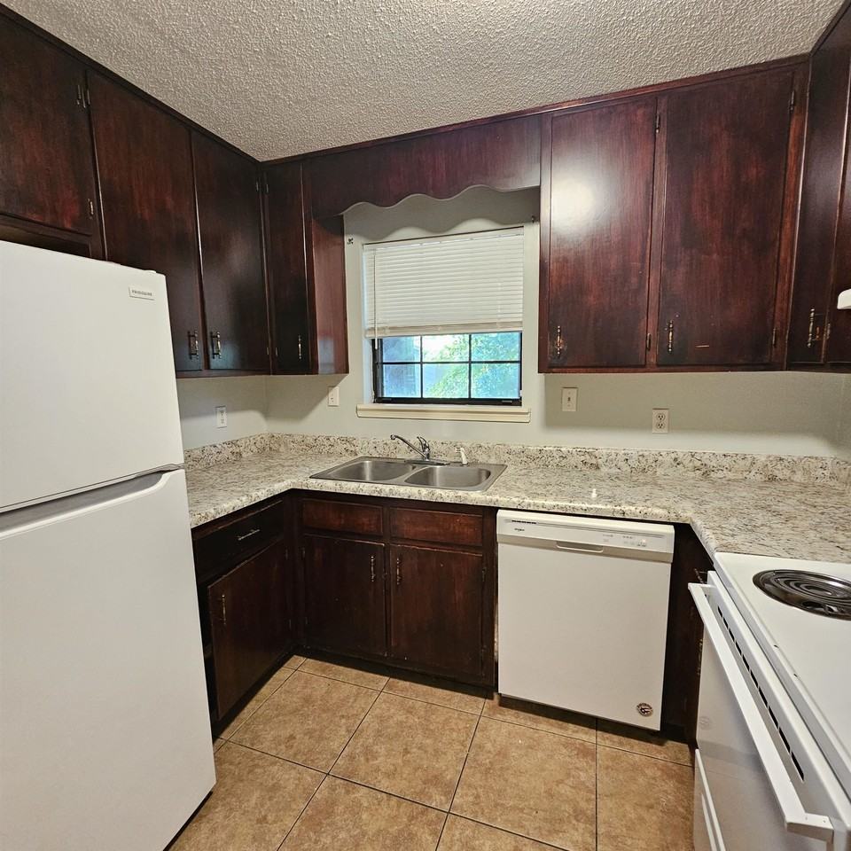 3701 Donovan Dr #A - Photo 5 of 41