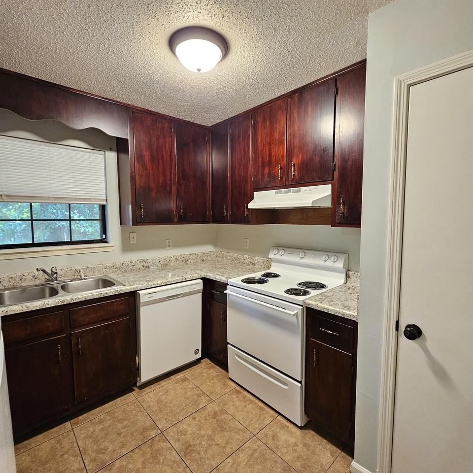 3701 Donovan Dr #A - Photo 6 of 41