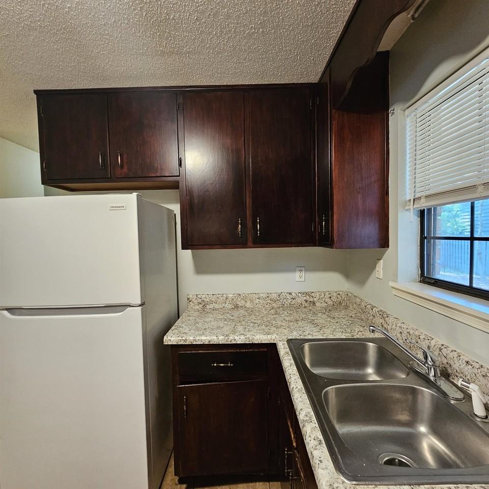 3701 Donovan Dr #A - Photo 7 of 41