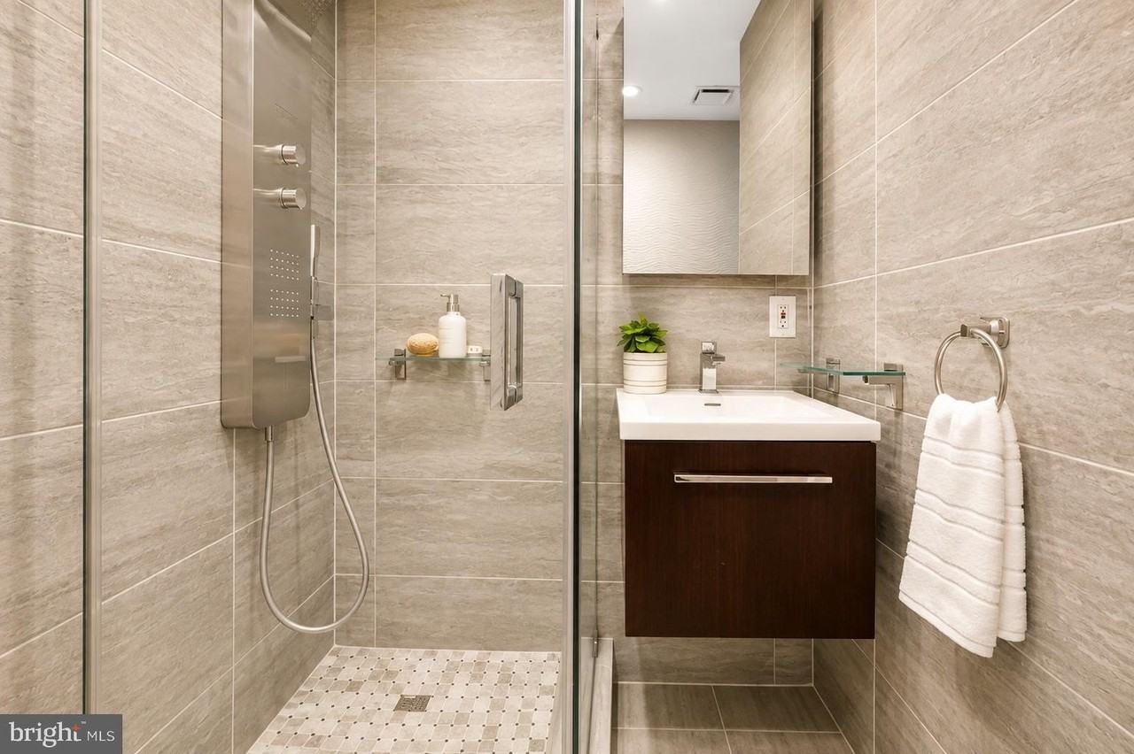 320 G St Se - Photo 6 of 18