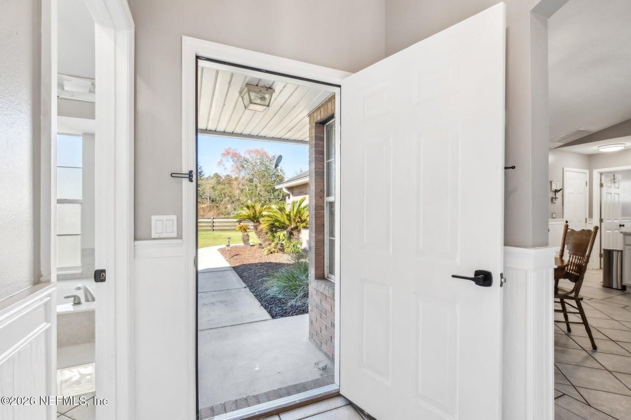 2683 Henley Rd - Photo 4 of 34